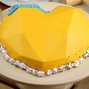 pineapple pinata cake